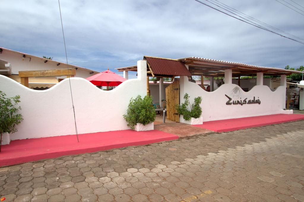 Zurisadai Hotel Puerto Ayora  Exterior photo