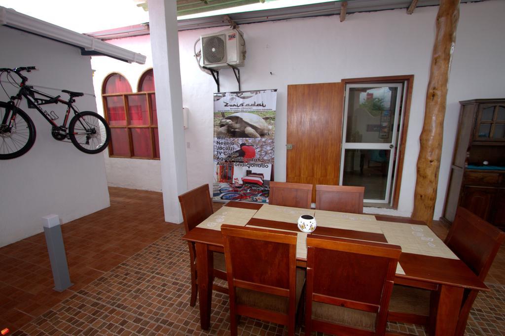 Zurisadai Hotel Puerto Ayora  Exterior photo