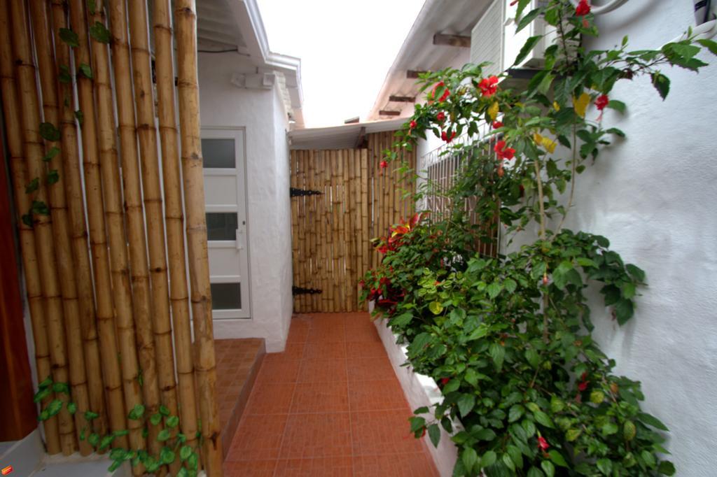 Zurisadai Hotel Puerto Ayora  Exterior photo