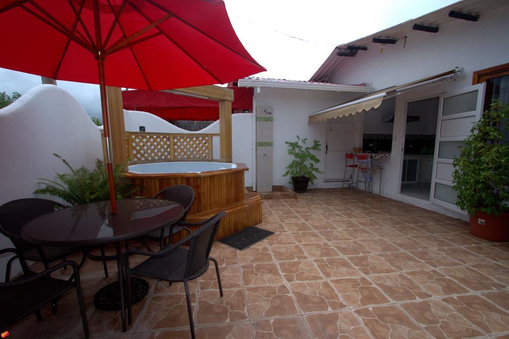 Zurisadai Hotel Puerto Ayora  Exterior photo