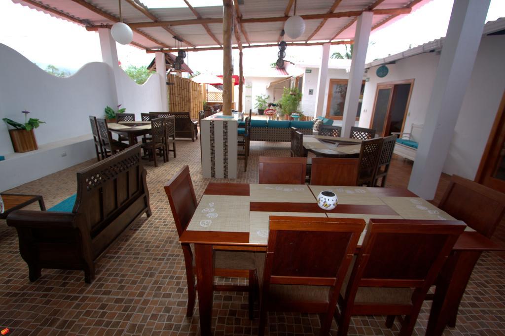 Zurisadai Hotel Puerto Ayora  Exterior photo